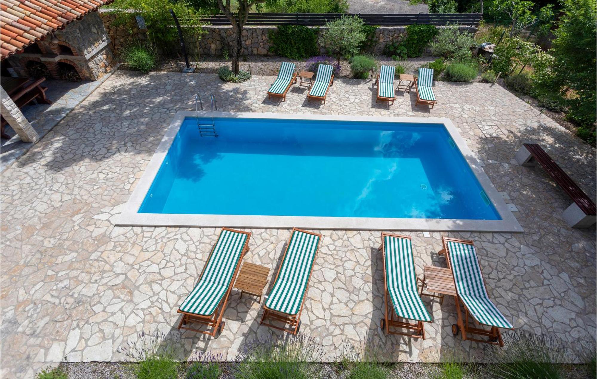 2 Bedroom Beautiful Apartment In Pinezici Exterior photo
