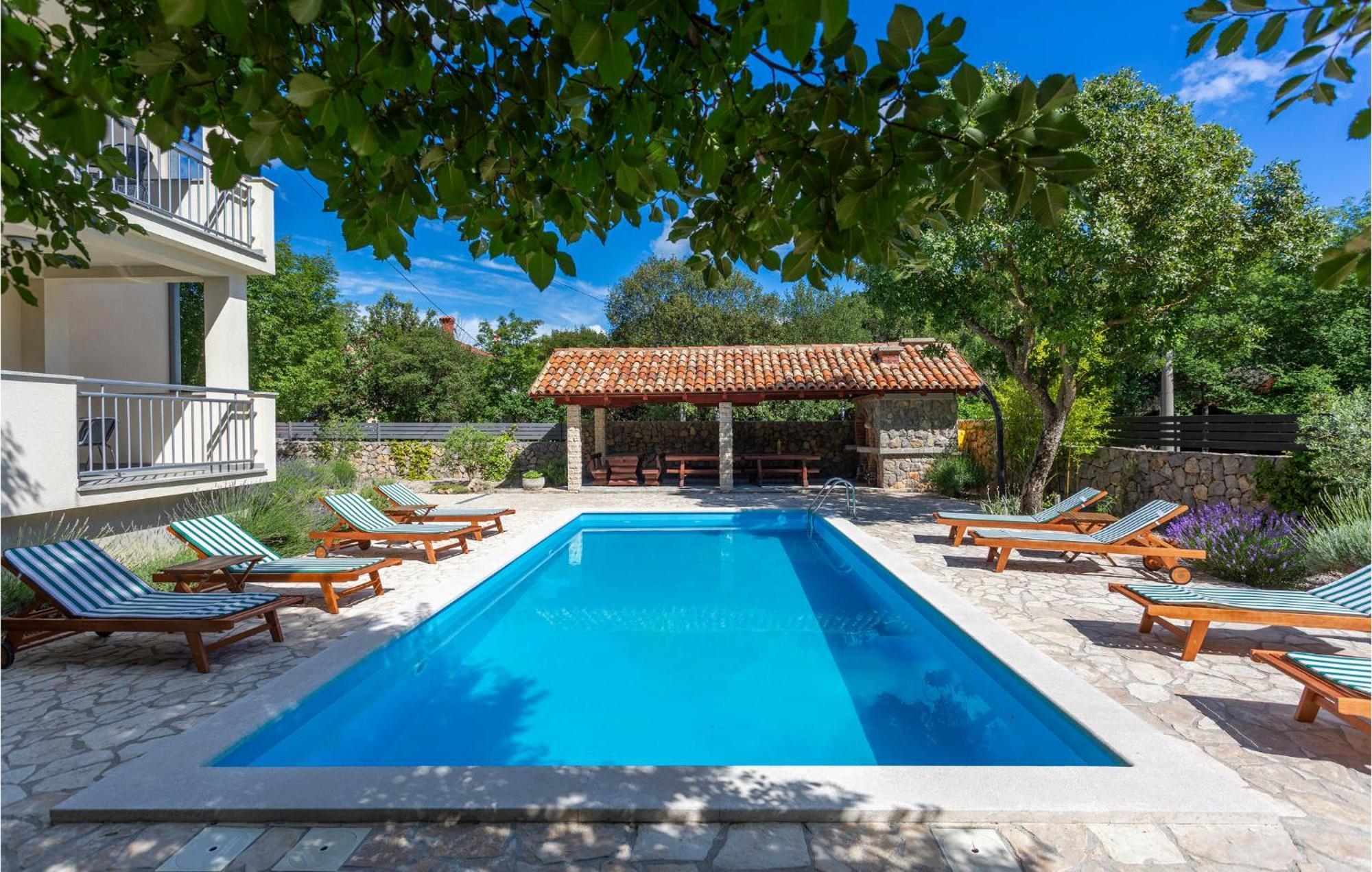 2 Bedroom Beautiful Apartment In Pinezici Exterior photo