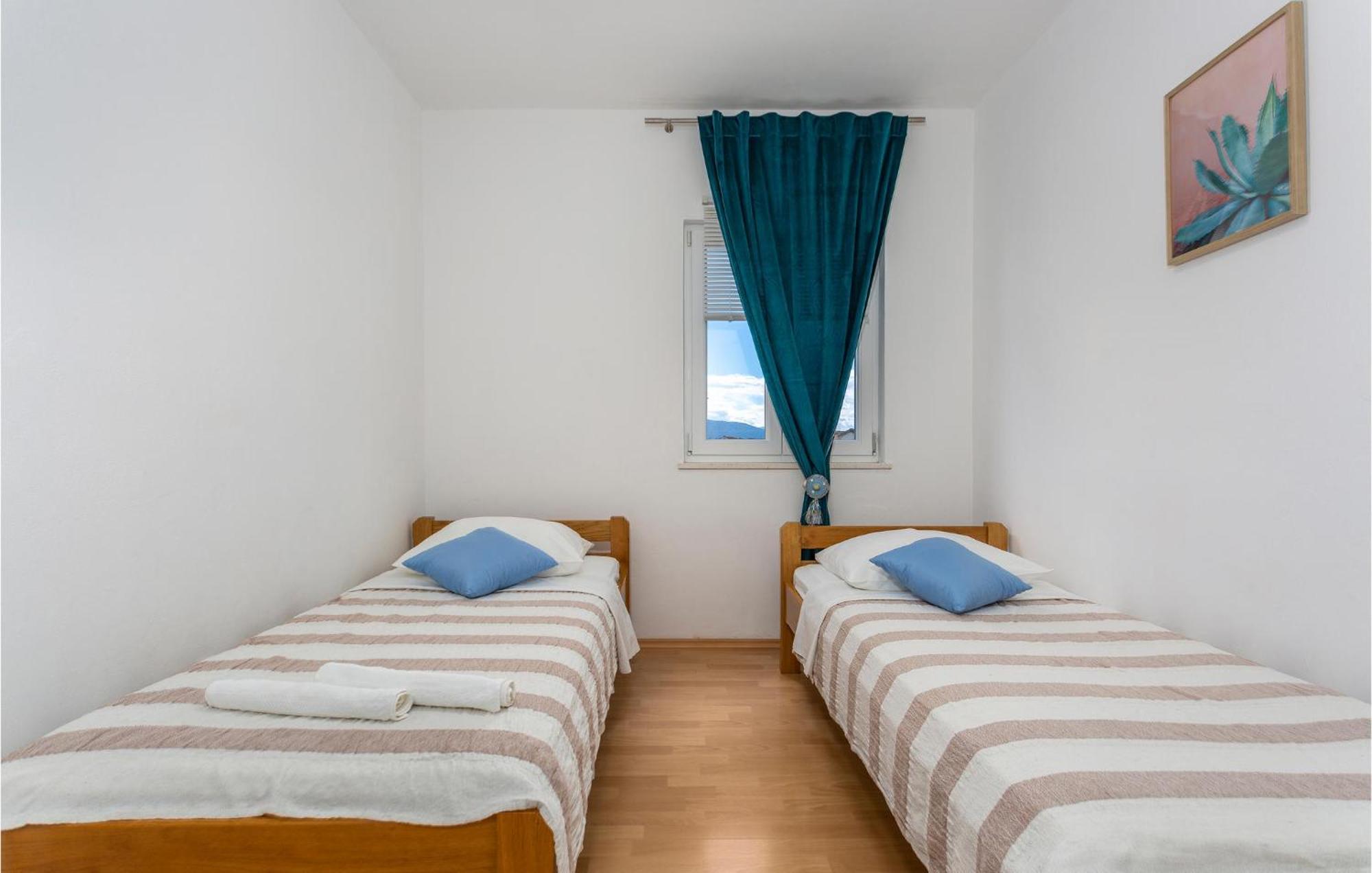 2 Bedroom Beautiful Apartment In Pinezici Exterior photo