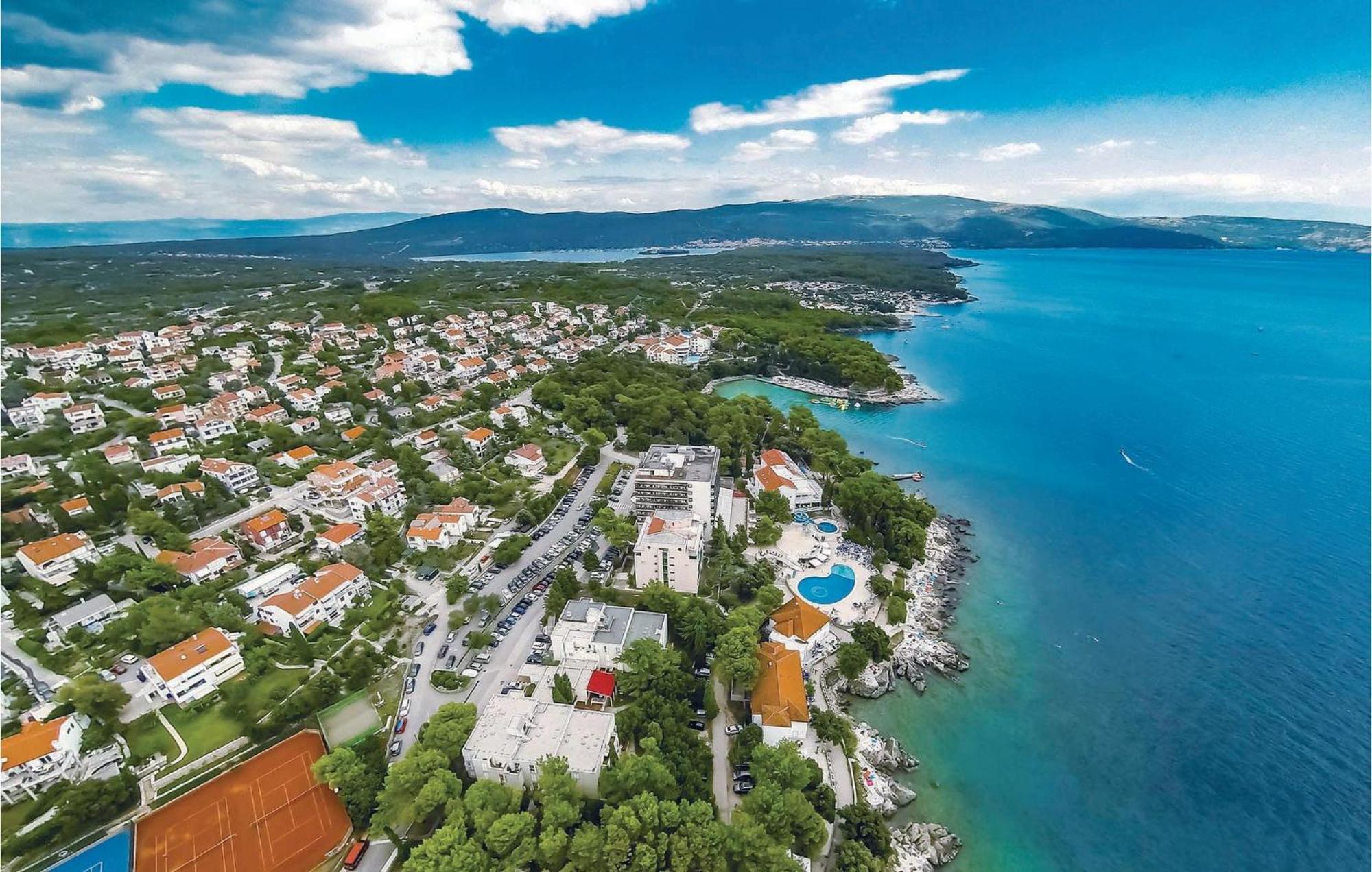 2 Bedroom Beautiful Apartment In Pinezici Exterior photo